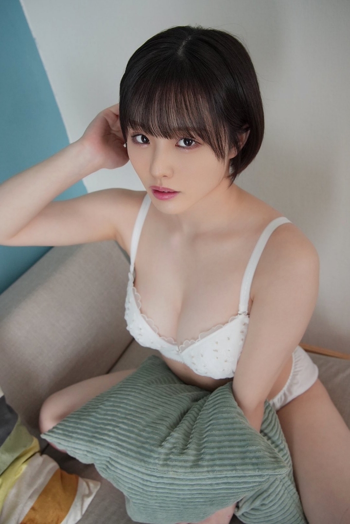 An AV actress with white skin and good acting skills who is naturally sexy.jpg