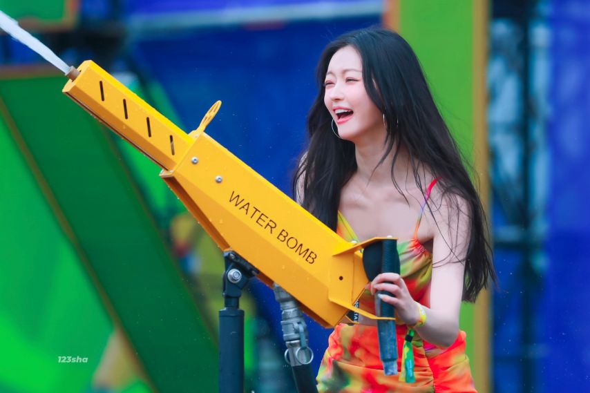 (SOUND)Oh My Girl YooA Water Bomb Colorful Orange Beachwear Body