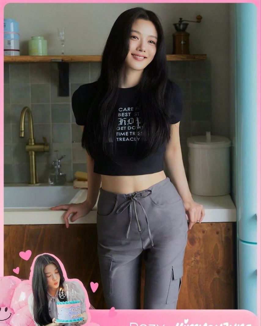 Kim Yoo-jung has a nice pelvic line