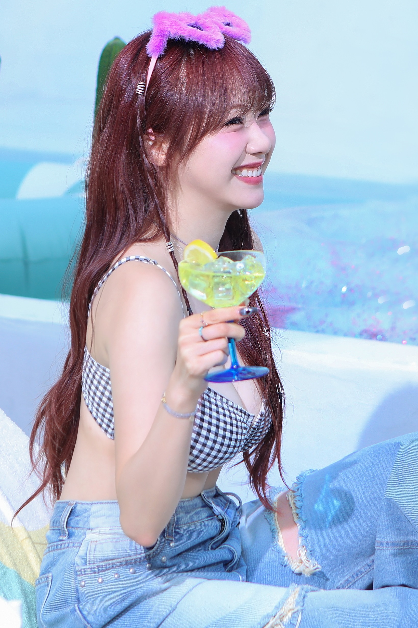 Behind the scenes of Signature Jiwon’s music video, dizzying checked bikini bust (high definition)