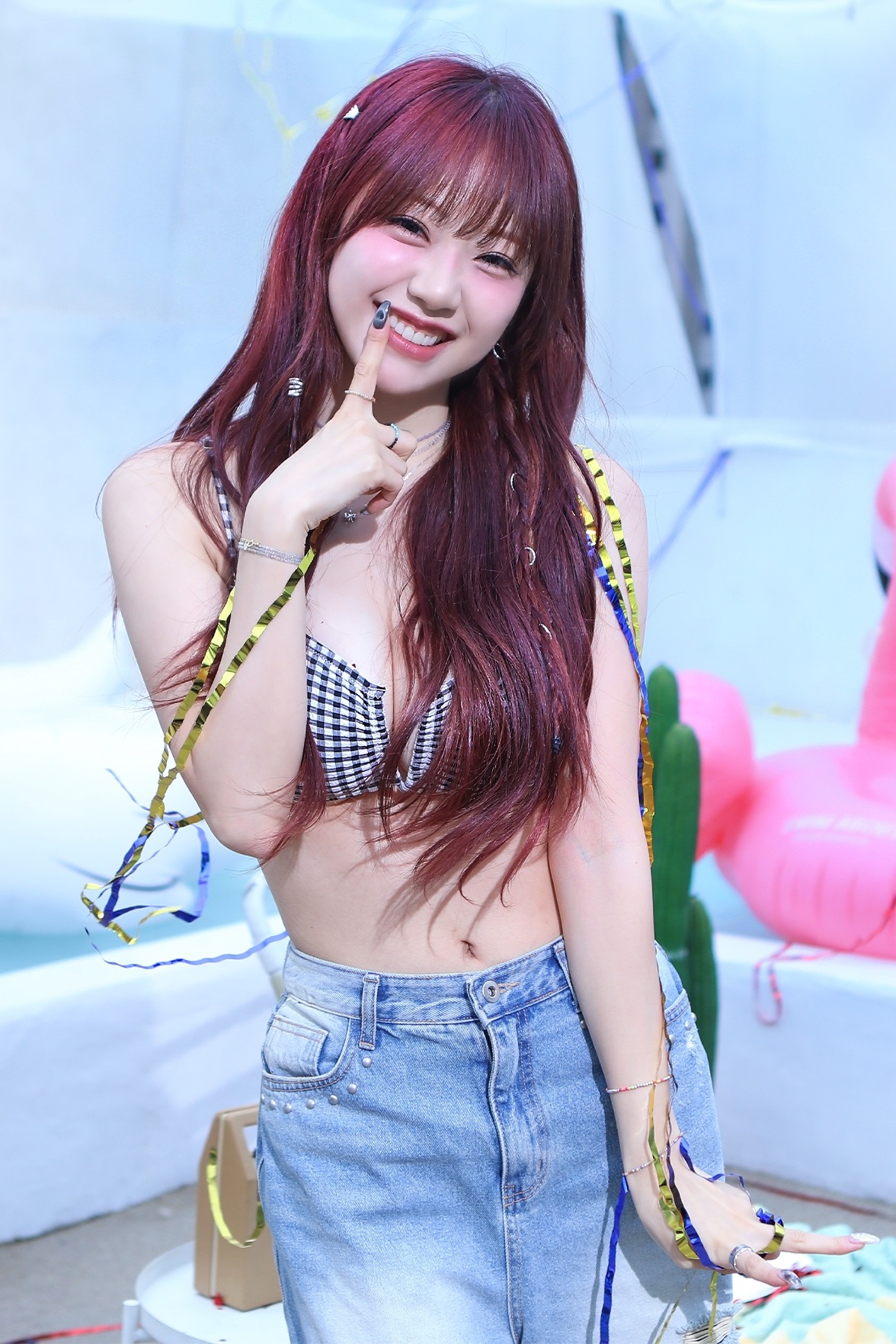 Behind the scenes of Signature Jiwon’s music video, dizzying checked bikini bust (high definition)