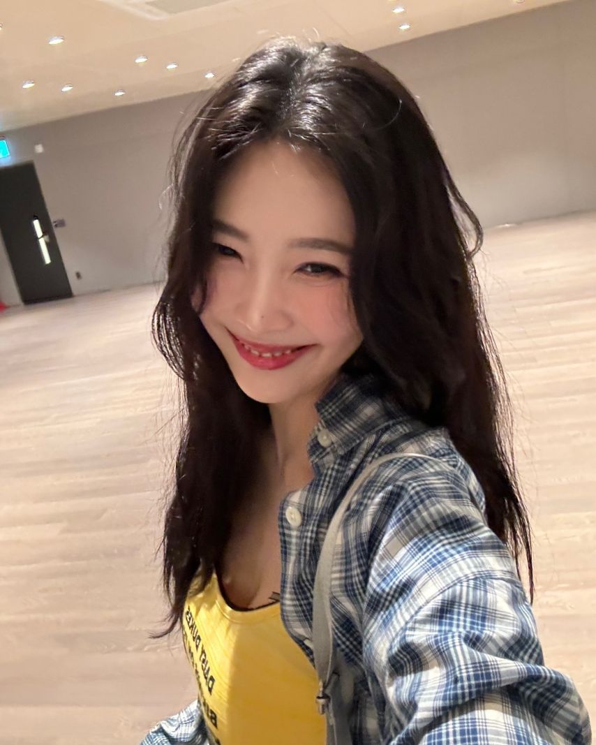 (SOUND)Red Velvet Joy's voluminous yellow string tank top + bust