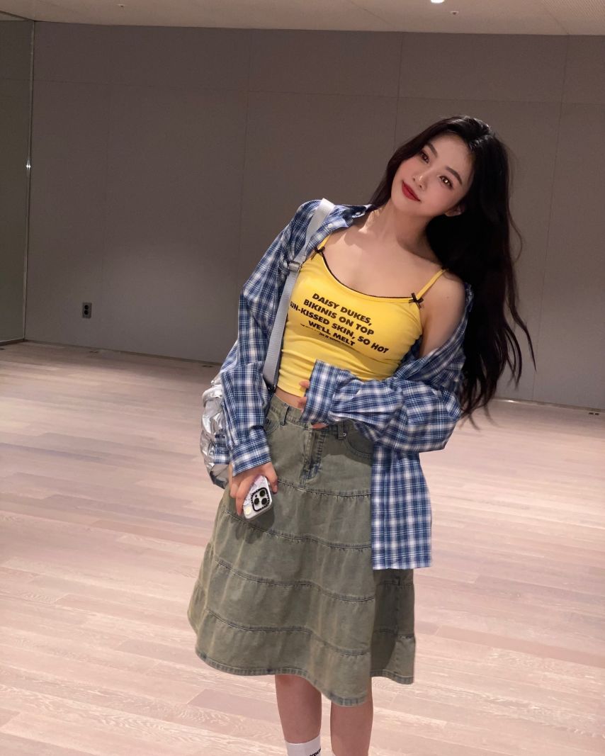 (SOUND)Red Velvet Joy's voluminous yellow string tank top + bust