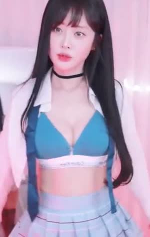 Yueun's blue CK bra, which I liked