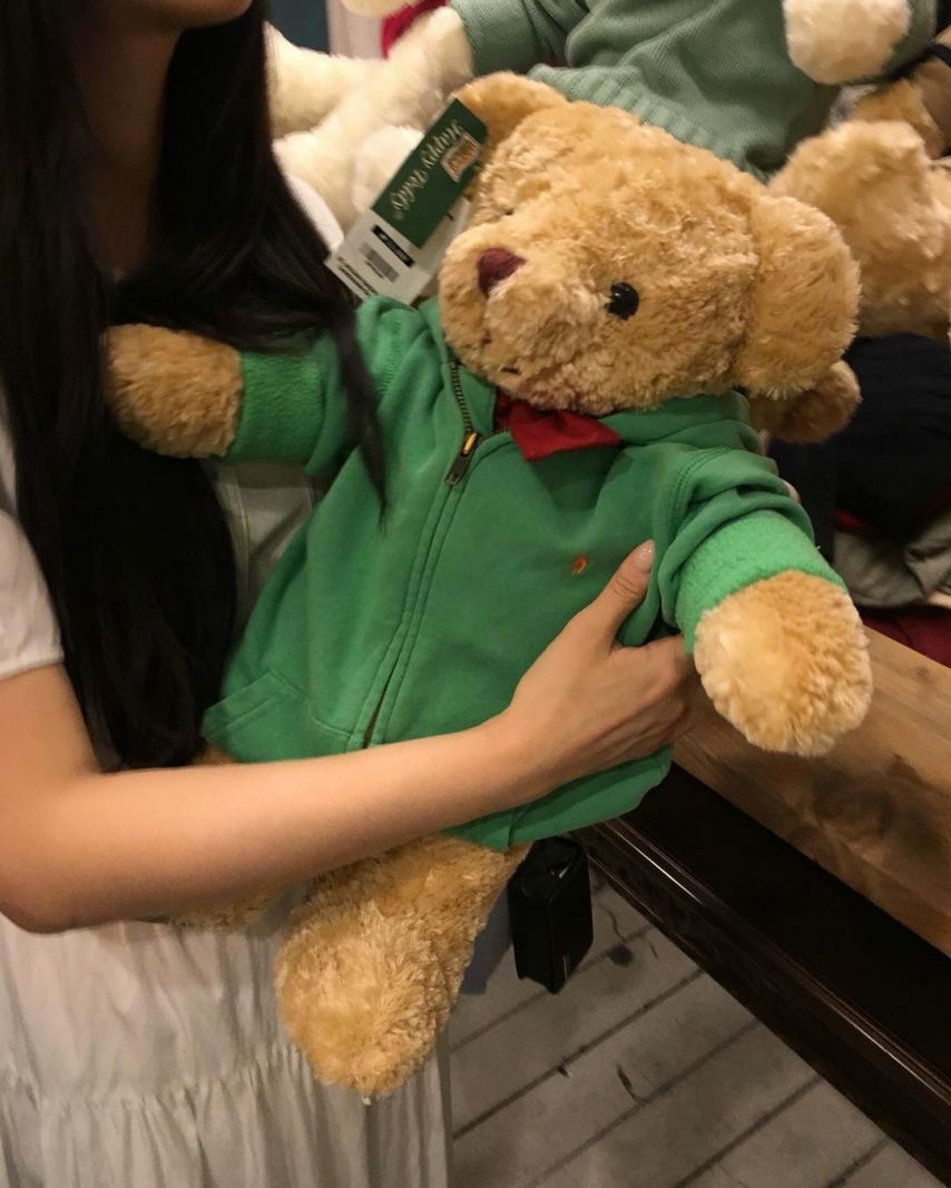 Choi Yebin Instagram teddy bear hat pendant