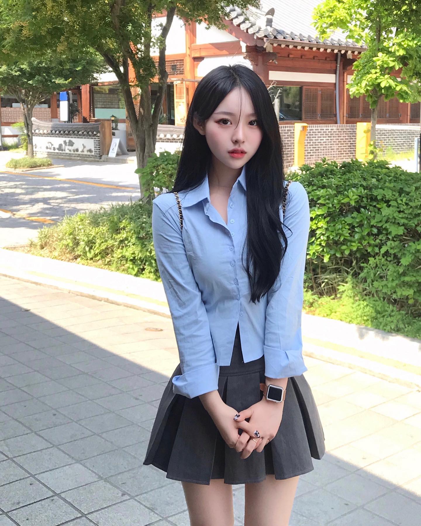 A style to look back on while walking in Seongsu