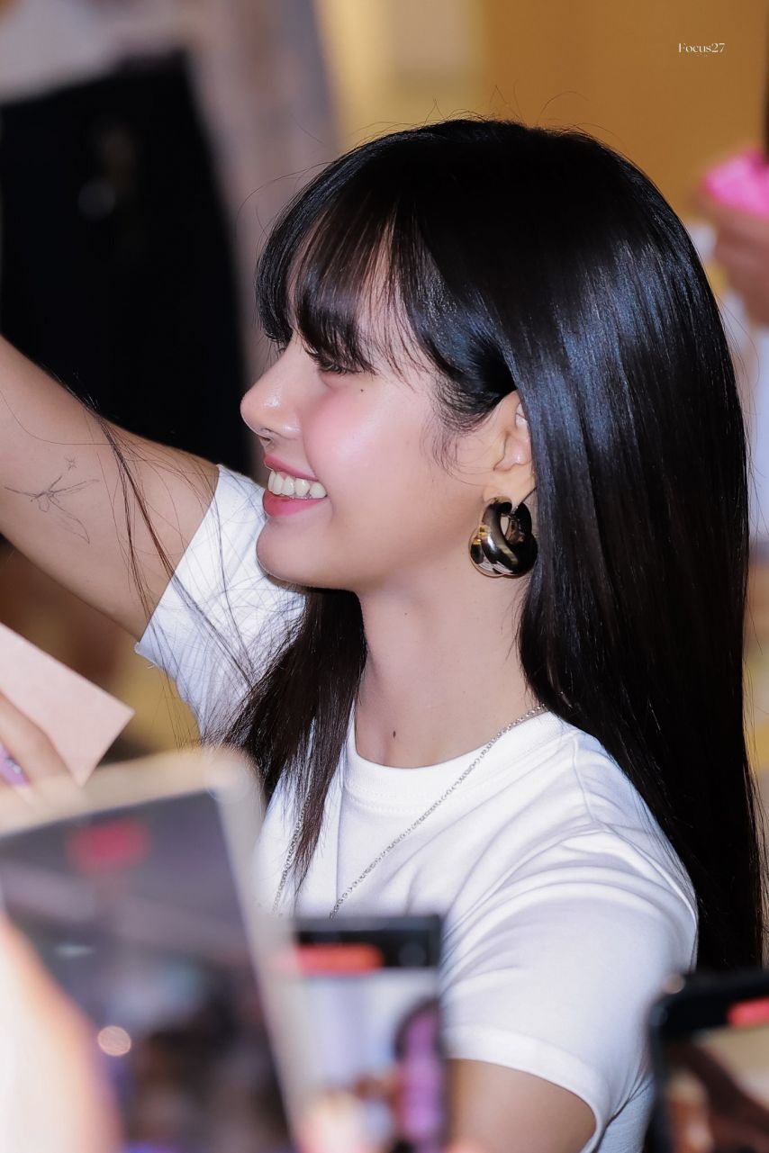 Lisa (Blackpink) ‘ROCKSTAR’ POP-UP STORE Seoul