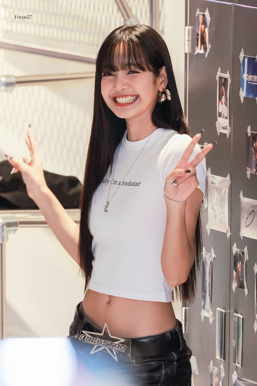 Lisa (Blackpink) ‘ROCKSTAR’ POP-UP STORE Seoul