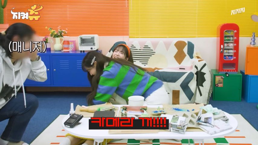 Nana Woo suddenly gets cramps and Chu's expression is trying to protect Nana.