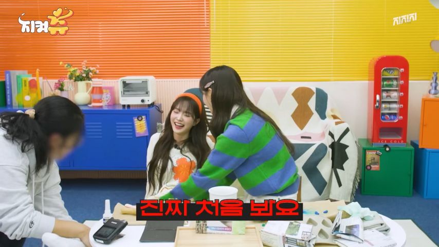 Nana Woo suddenly gets cramps and Chu's expression is trying to protect Nana.