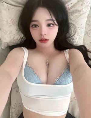 Son Ming bed shot Light blue lace bra with heavy breasts