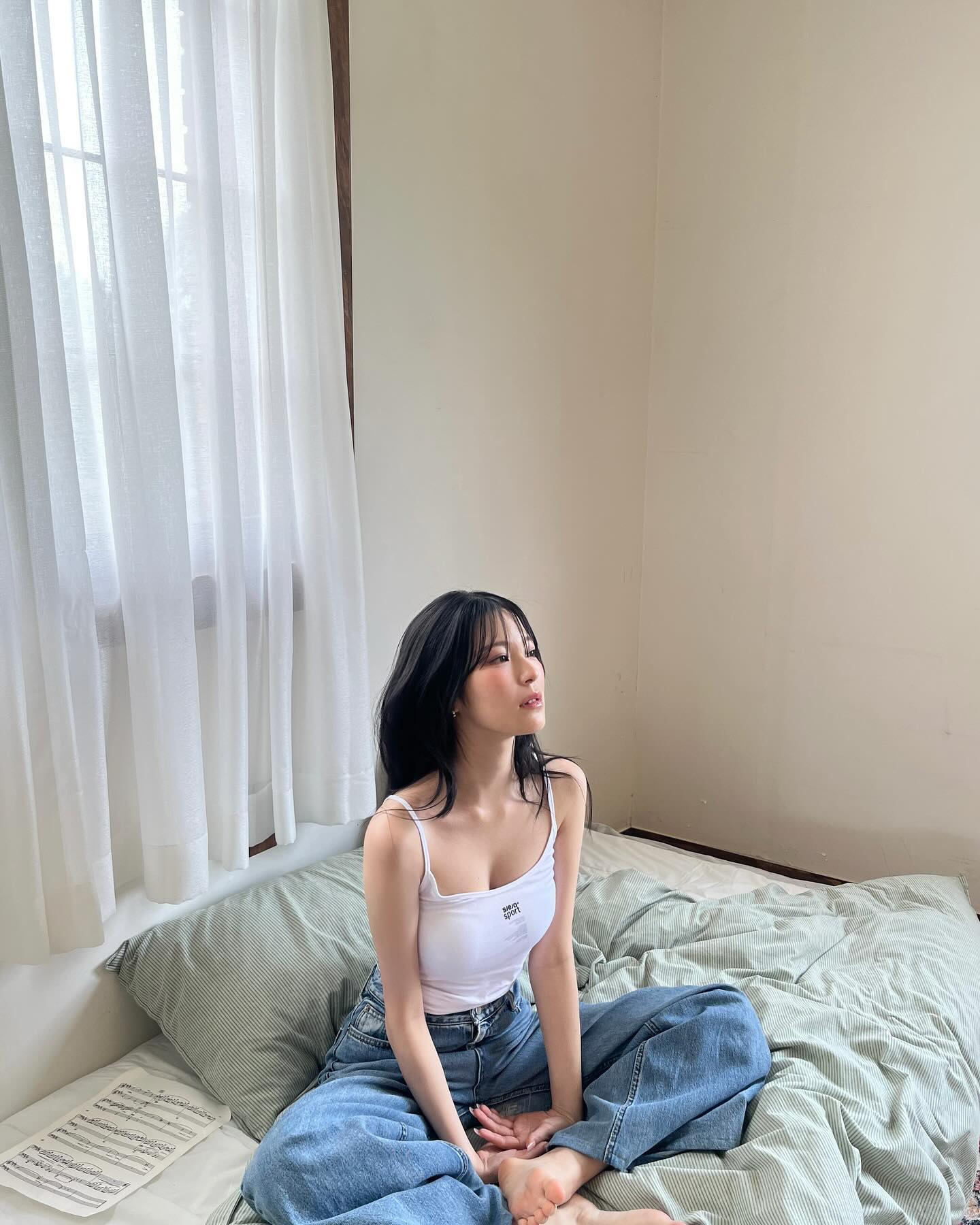 Baek Ji-heon from Fromis Nine with voluminous white string tank top and sweet bust - Instagram