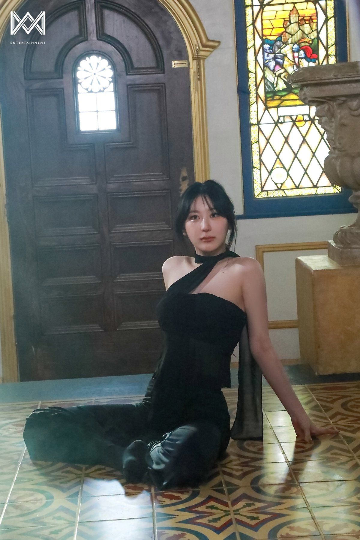 Behind the scenes of Lee Chae-yeon’s MV filming