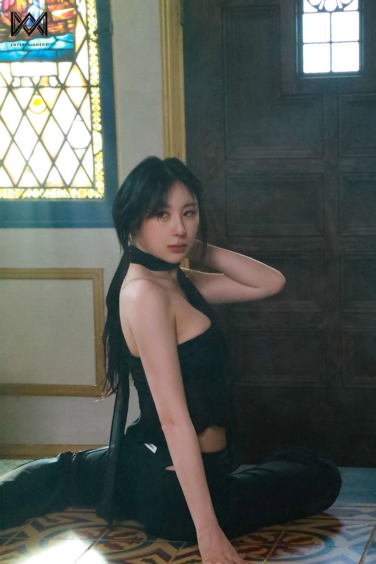 Behind the scenes of Lee Chae-yeon’s MV filming