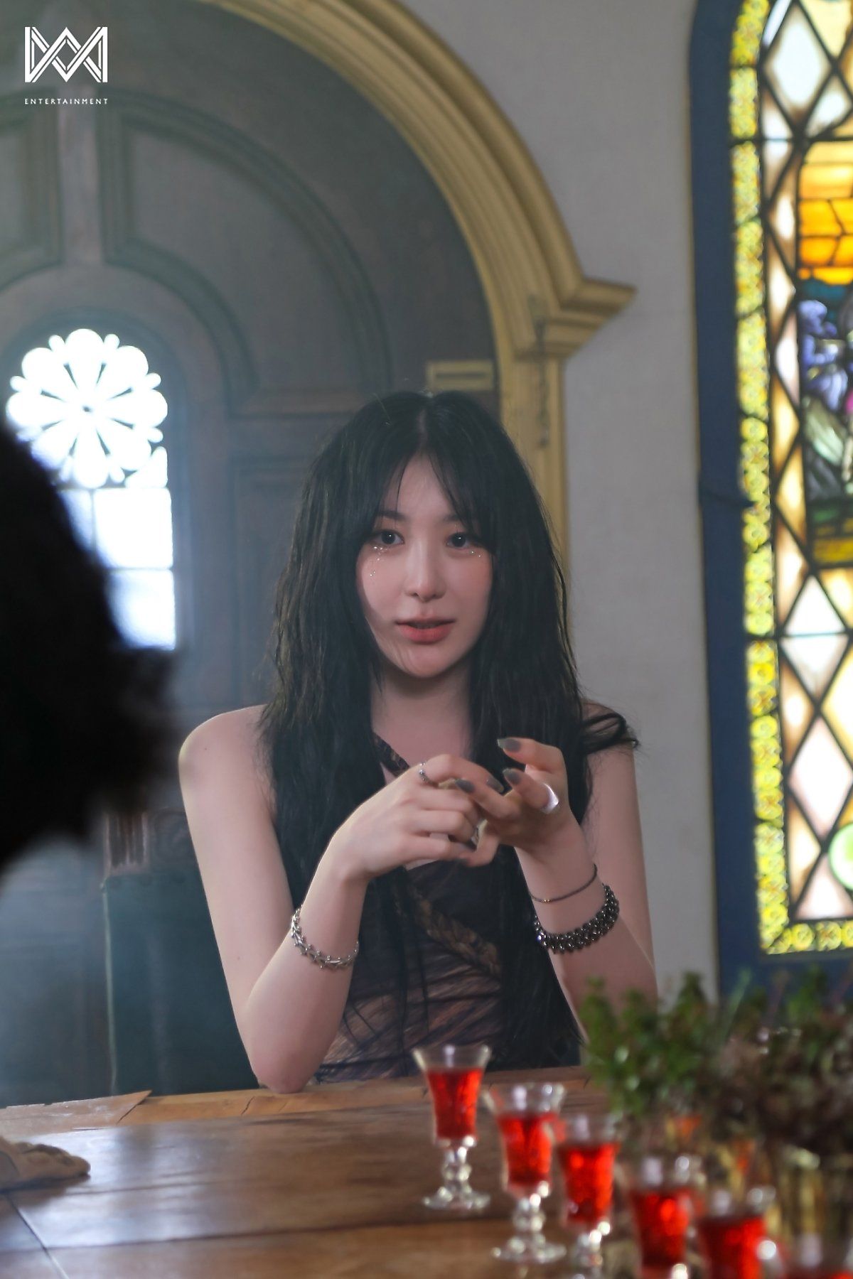 Behind the scenes of Lee Chae-yeon’s MV filming