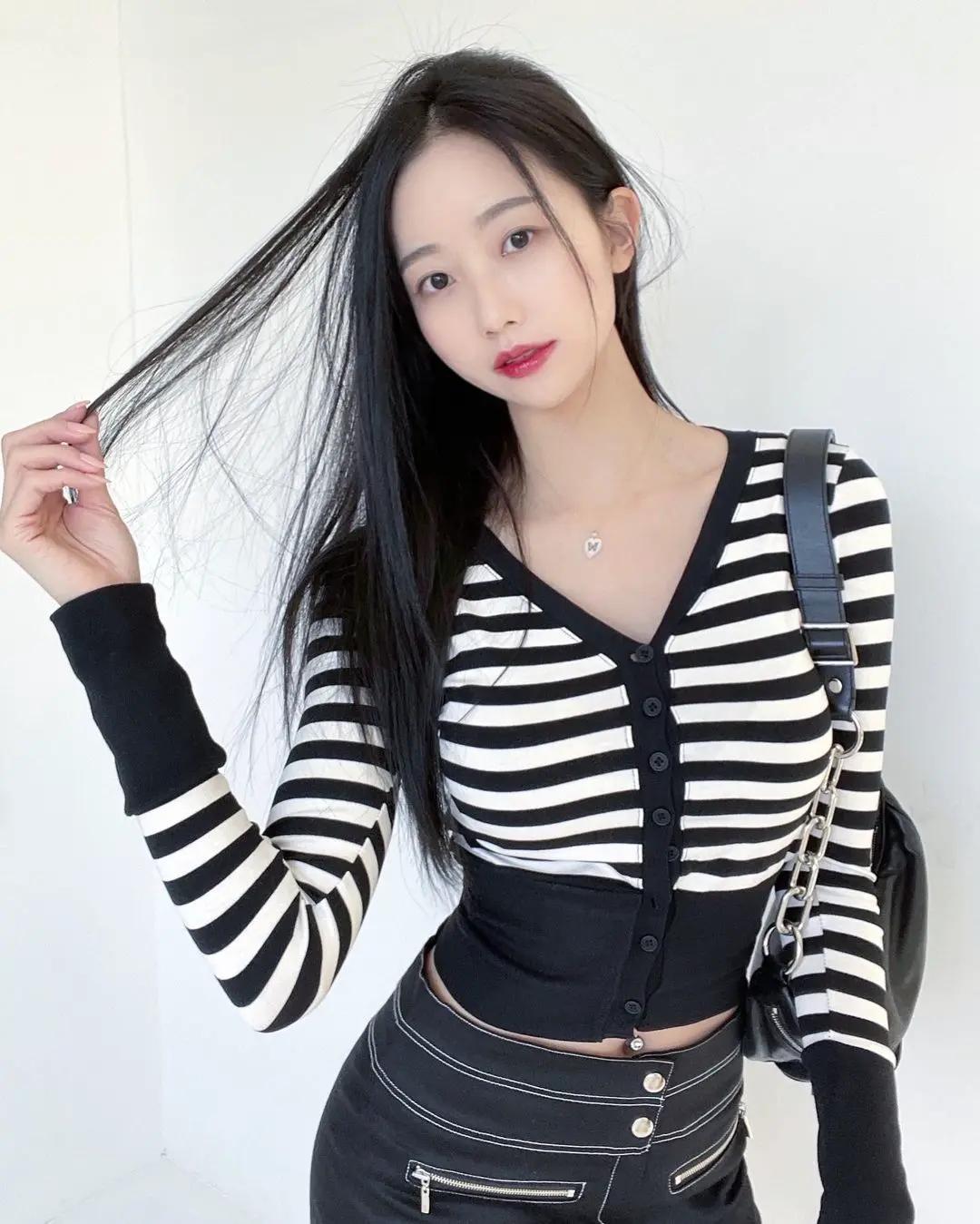 Model Hyunjin Kim