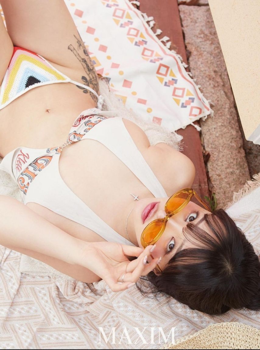 Son Ye-eun's bikini cleavage seen from above