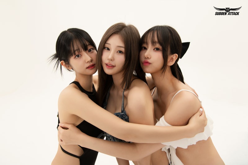 QWER Chodan Magenta Sudden Attack swimsuit wearing lily pose feat. Hangaeng