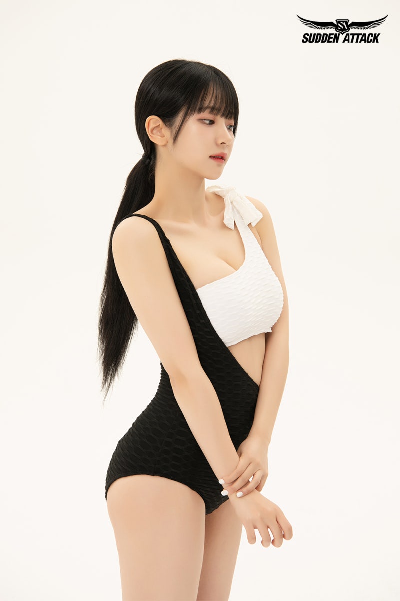 QWER Chodan Magenta Sudden Attack swimsuit wearing lily pose feat. Hangaeng