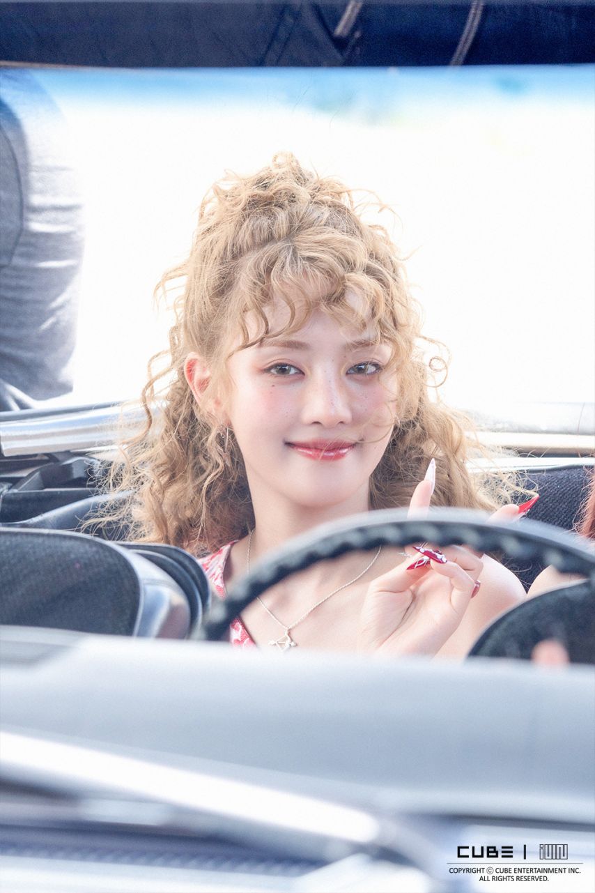 Behind the scenes of (G)I-DLE's ''Klaxon'' M V filming site