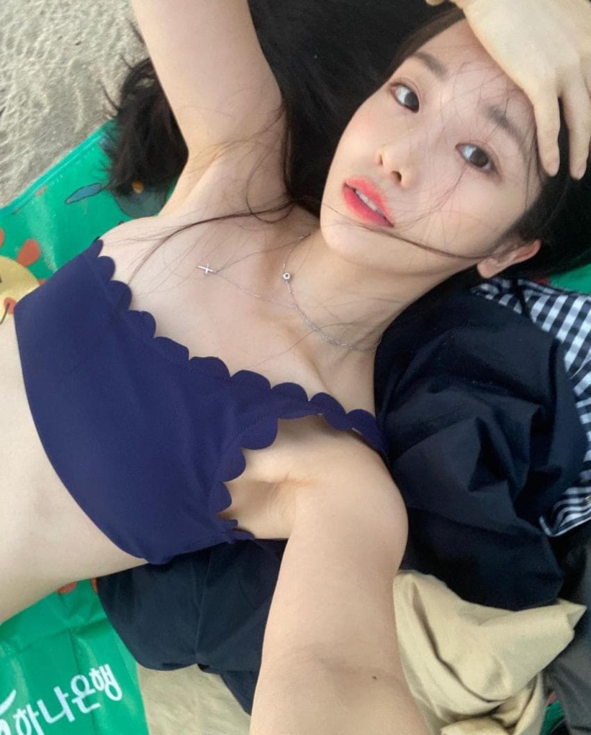 Kimsori bra top underboob slightly