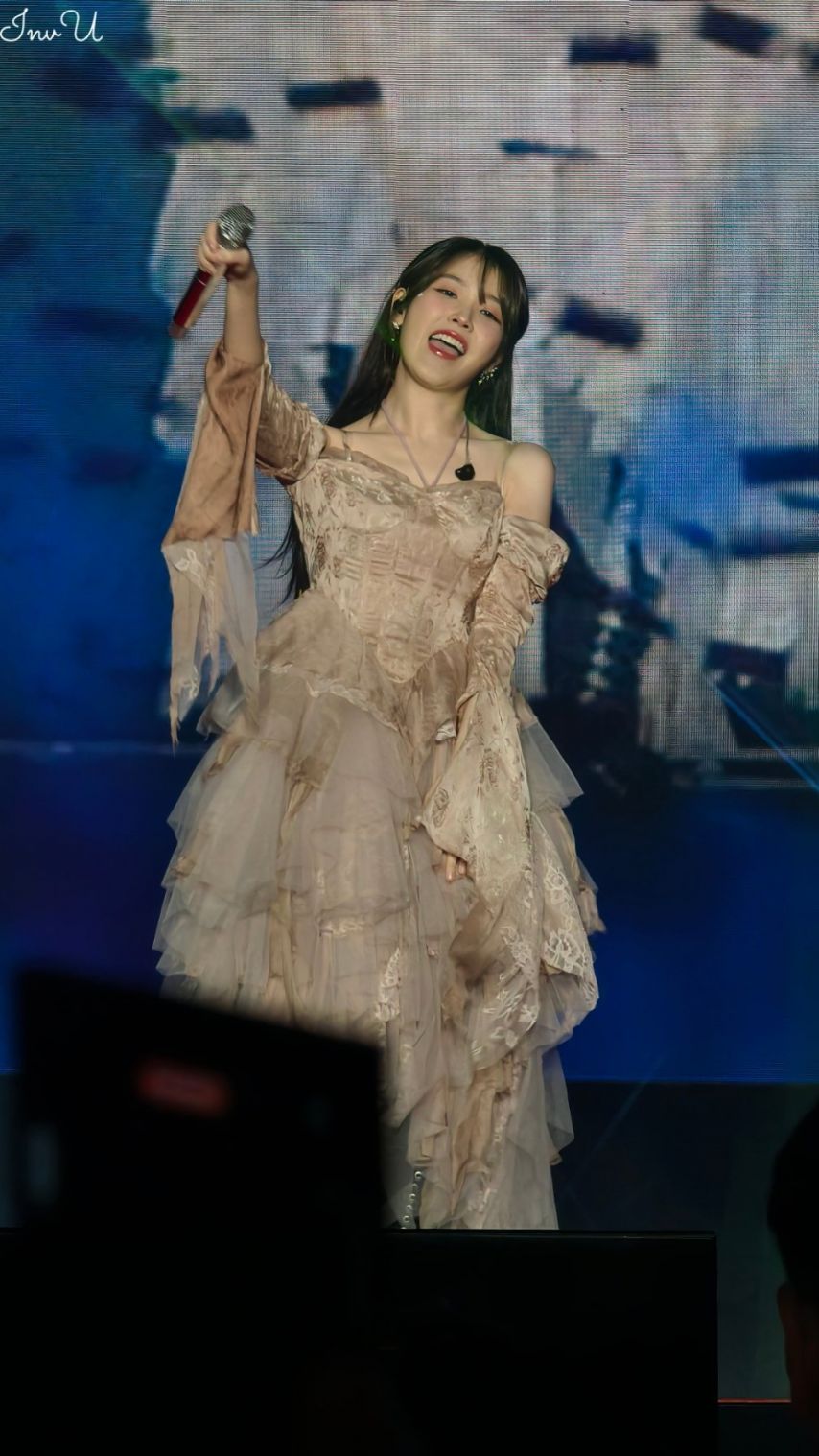 240802 IU H E R World Tour LA