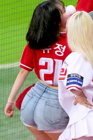 Hot Pants Back Rightsome Yujeong GIF