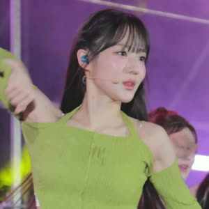 Triple S Yoon Seoyeon wet arm sweat