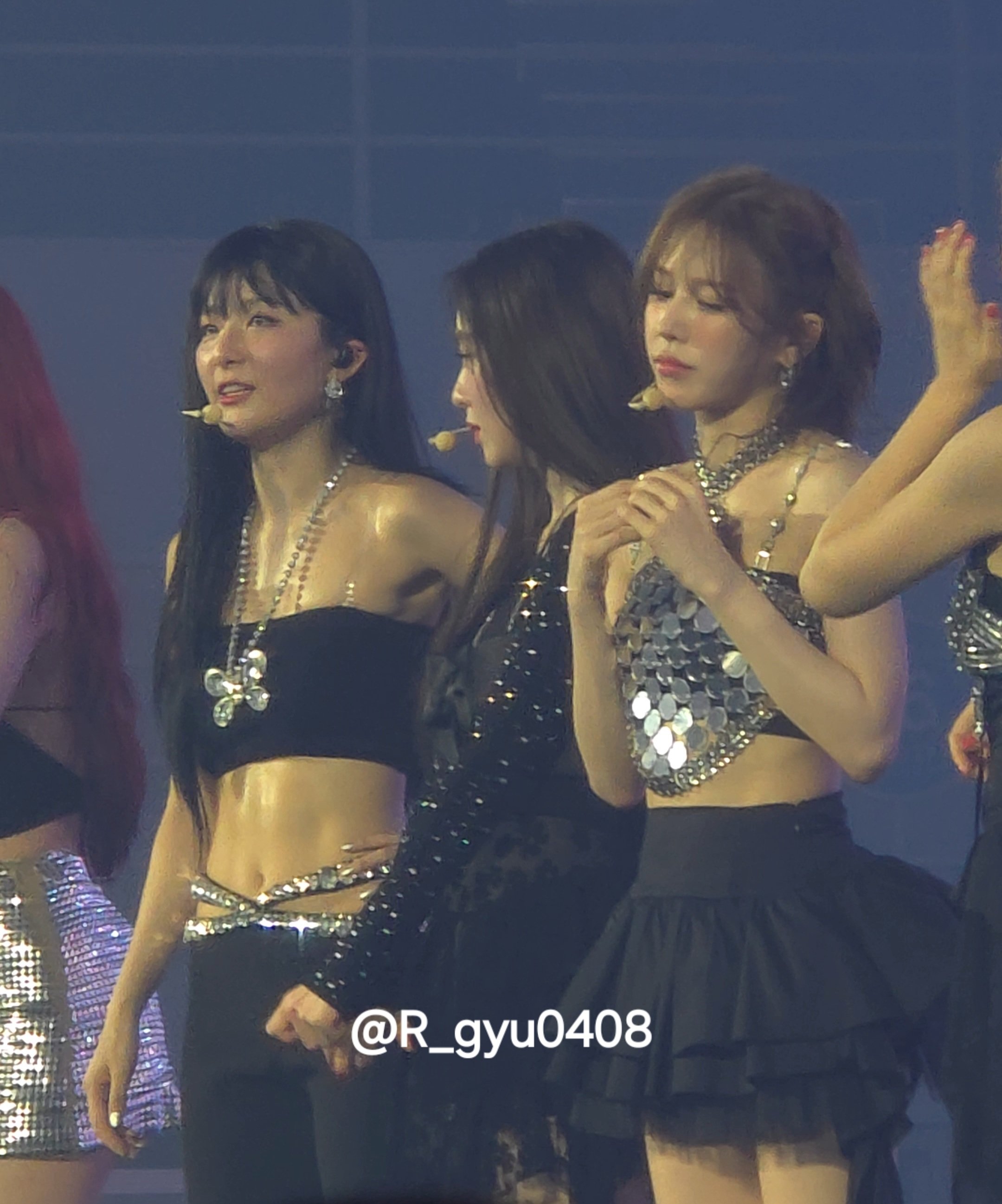 Red Velvet's Seulgi's sweaty abs