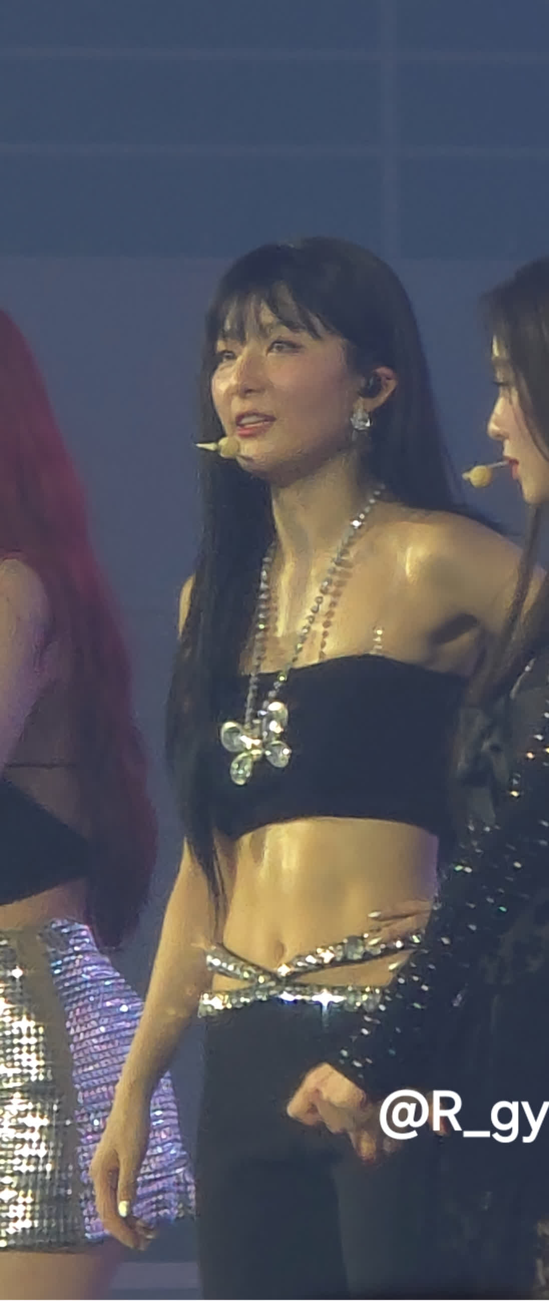 Red Velvet's Seulgi's sweaty abs