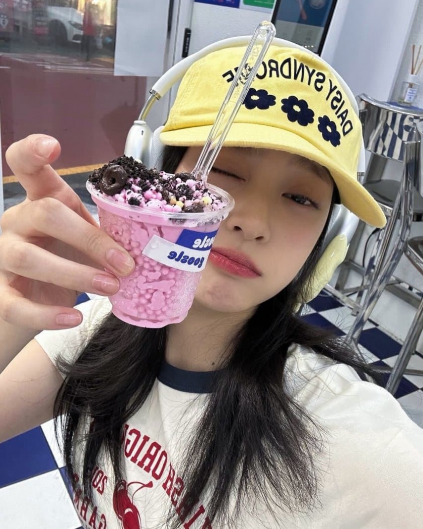 [Actor] Kim Min-ju eating beaded ice cream