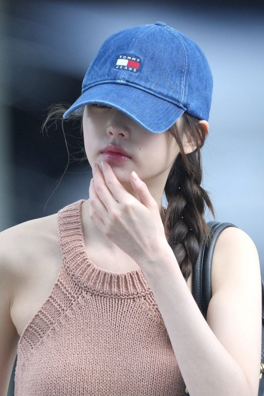 Jang Won-young (Ive) leaving for Chicago