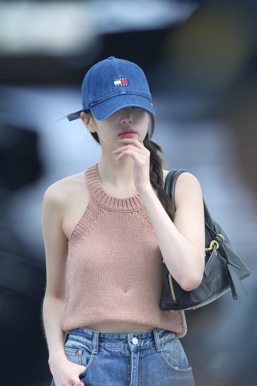 Jang Won-young (Ive) leaving for Chicago