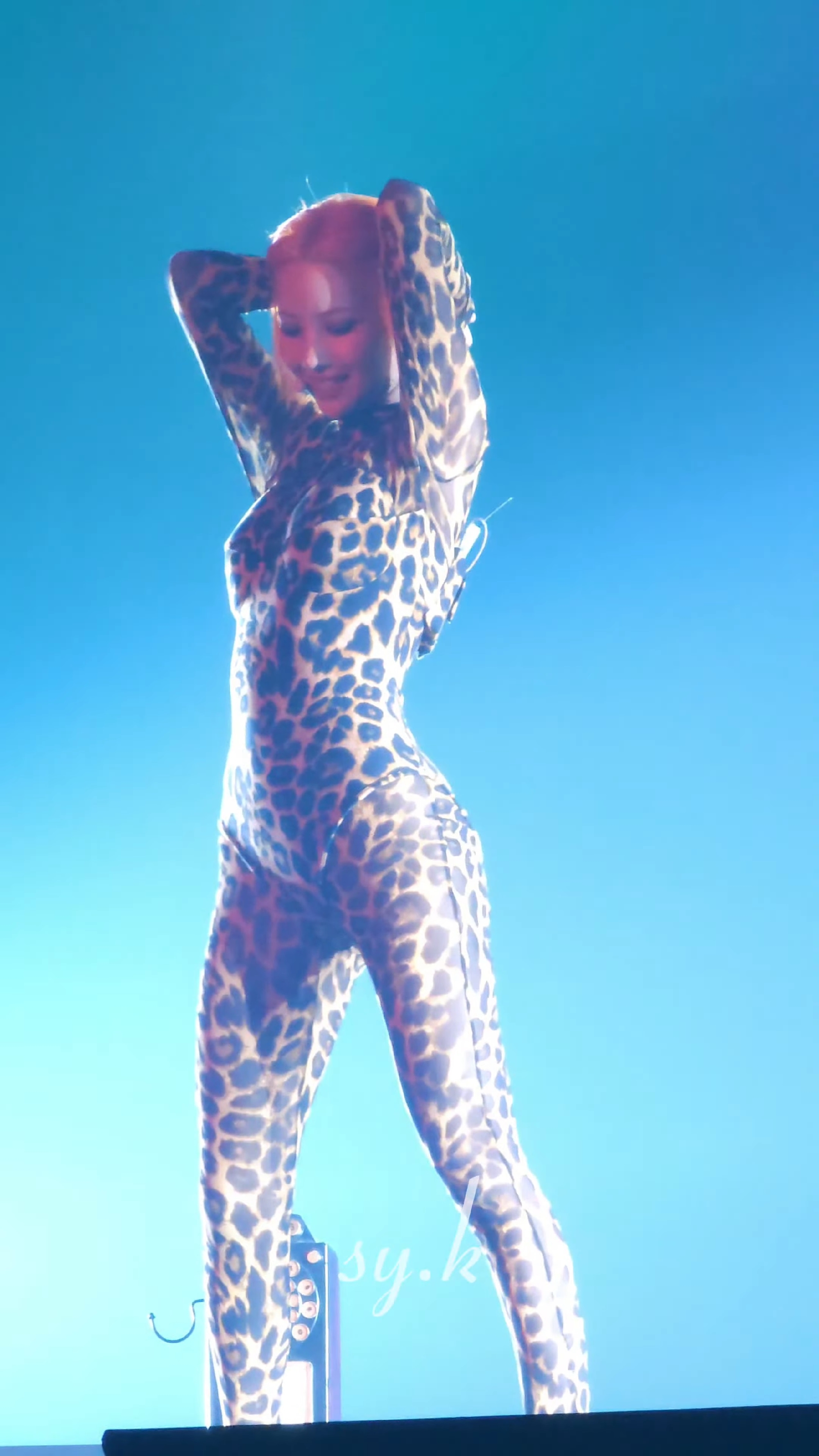 Children who have become a female leopard, Soyeon, full body leopard skin outfit, angry mess