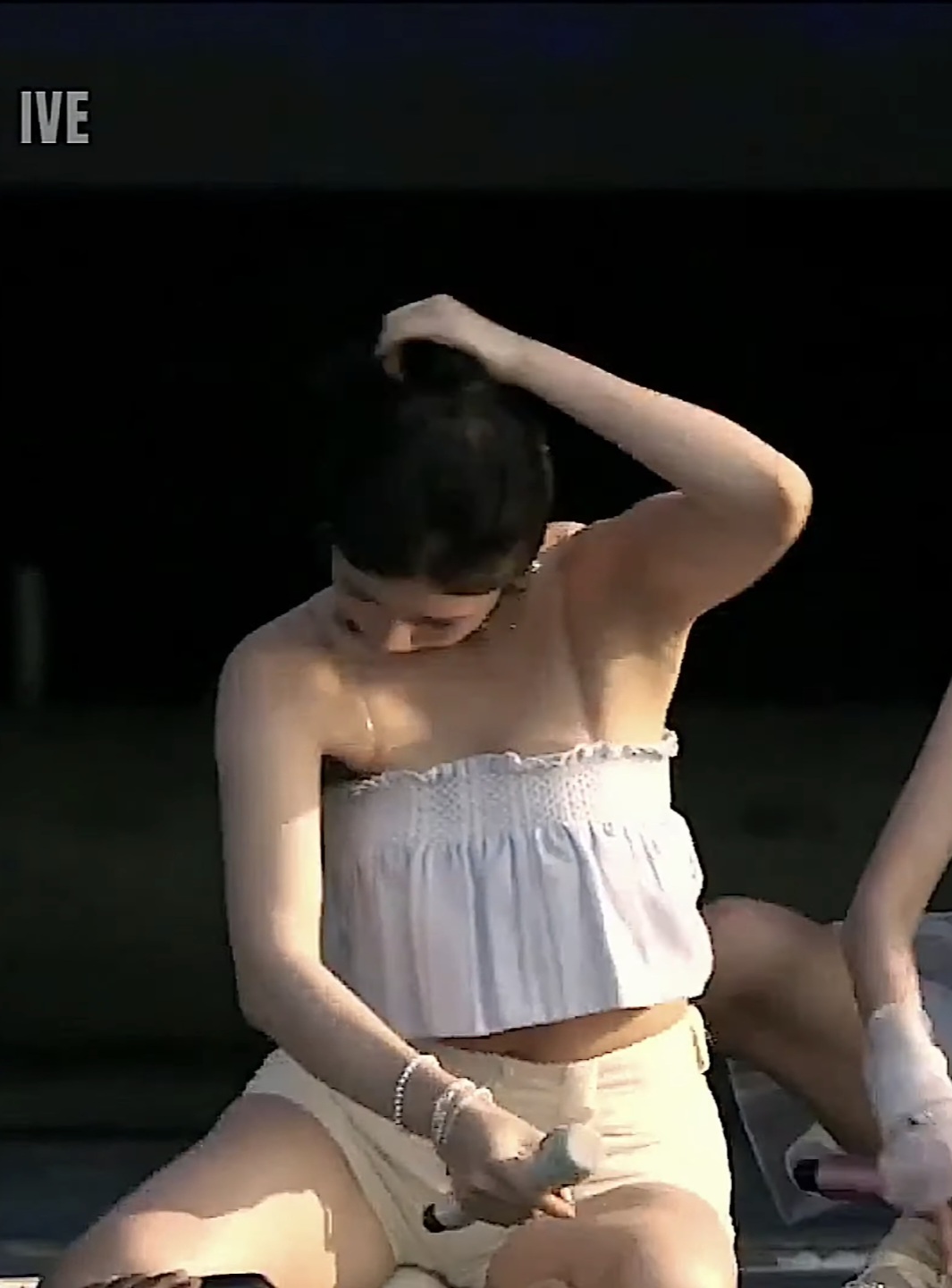 Ive Ahn Yu-jin Frill Off-Solder Armpits