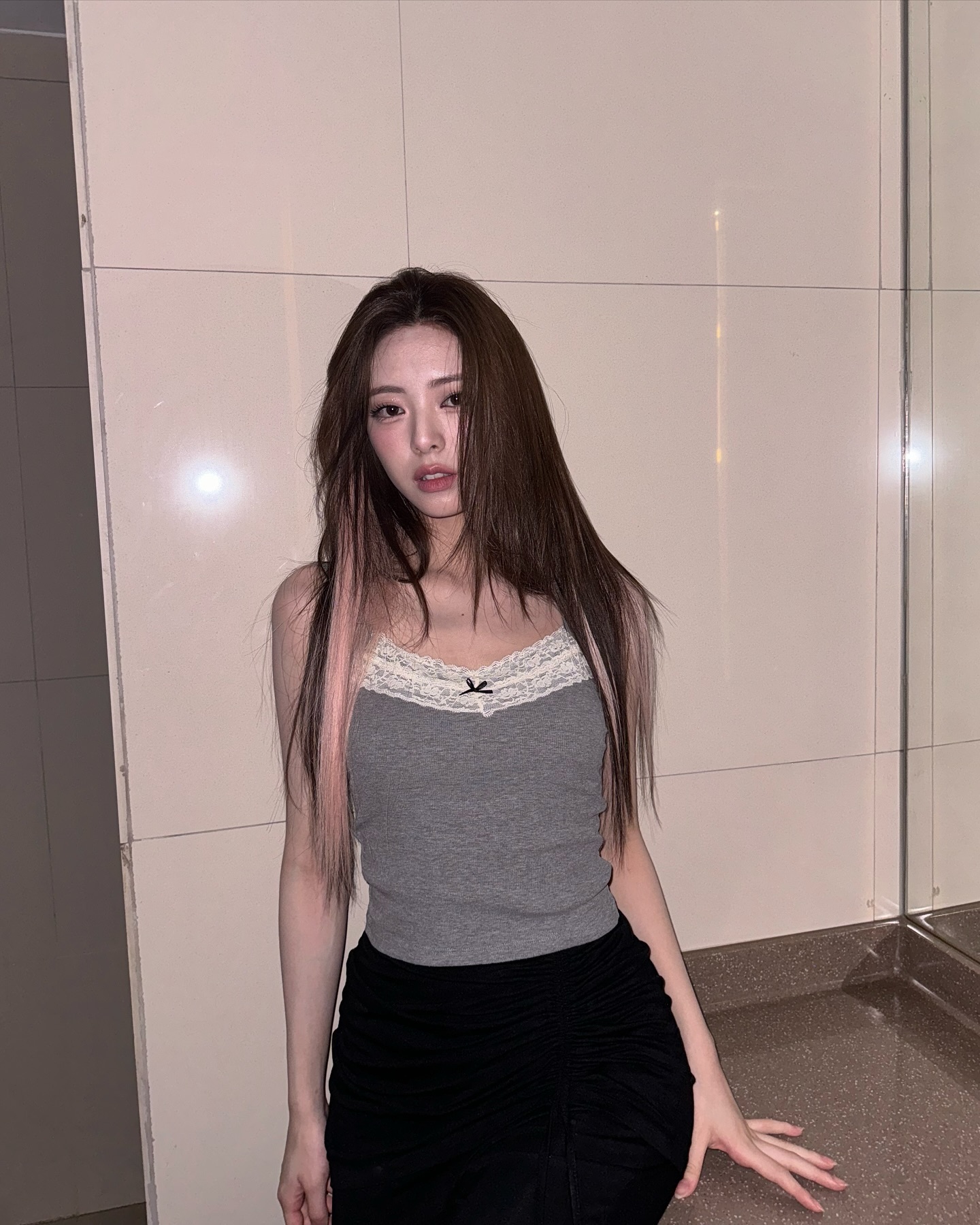 ITZY Yuna, gray lace thong tank top, bulging chest with arms folded """"Looks great!!!""""