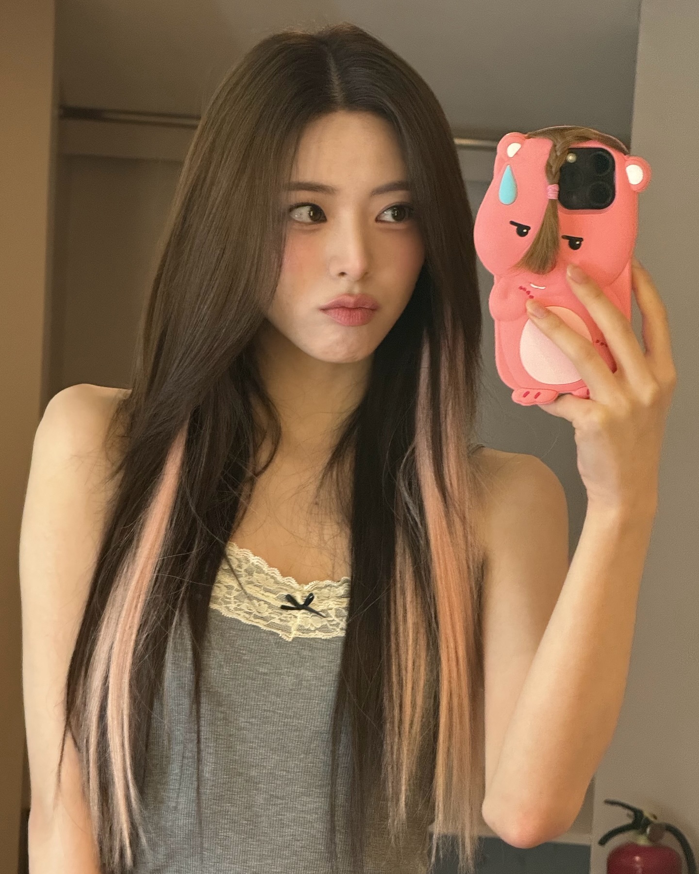 ITZY Yuna, gray lace thong tank top, bulging chest with arms folded """"Looks great!!!""""