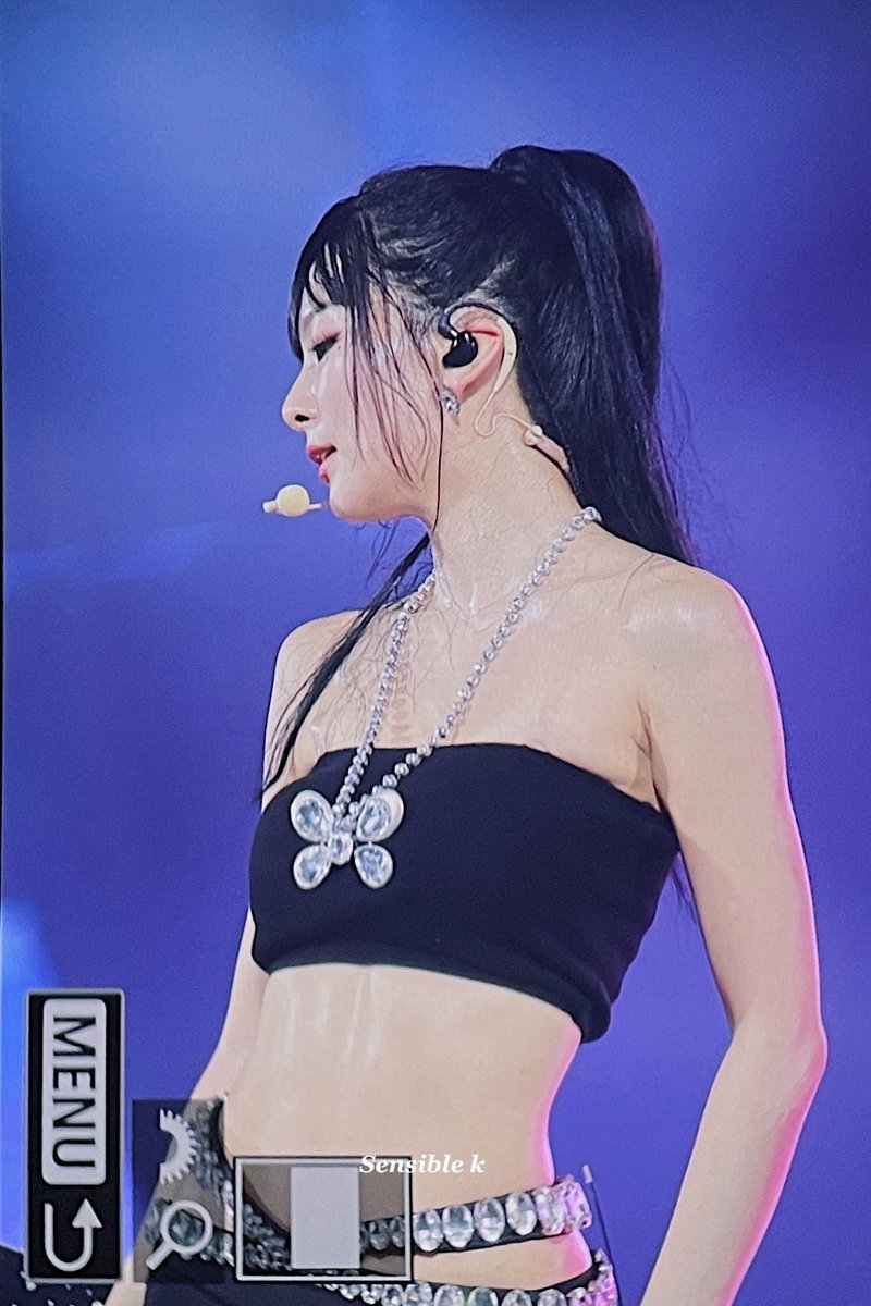 (SOUND)A black tube top + honey abs dripping with holy water... Seulgi with a sexy ponytail