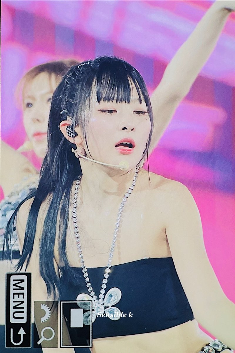 (SOUND)A black tube top + honey abs dripping with holy water... Seulgi with a sexy ponytail