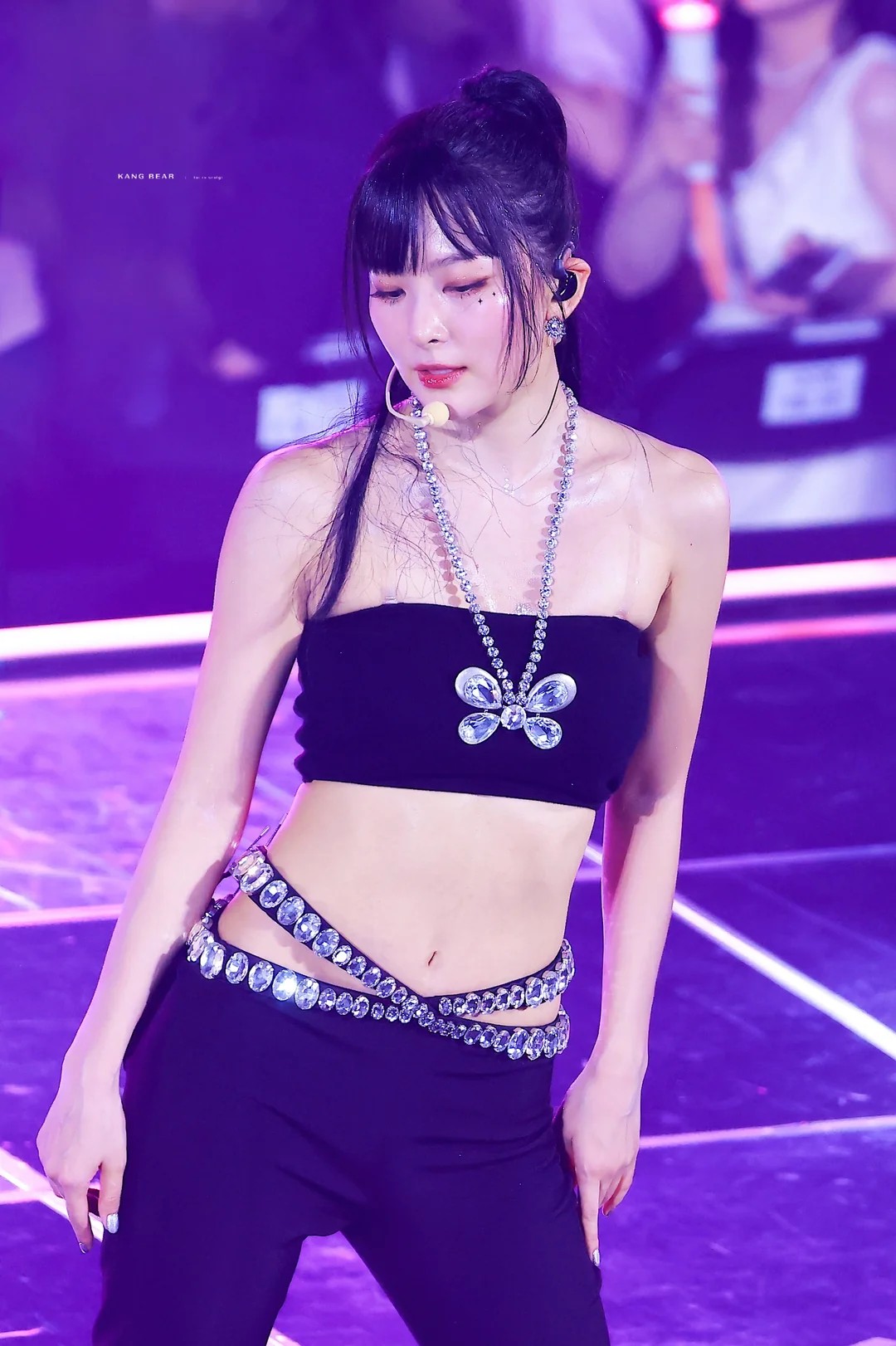 (SOUND)A black tube top + honey abs dripping with holy water... Seulgi with a sexy ponytail