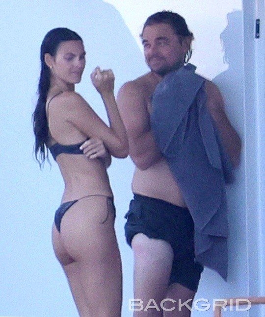 DiCaprio continues to date his 26-year-old model girlfriend