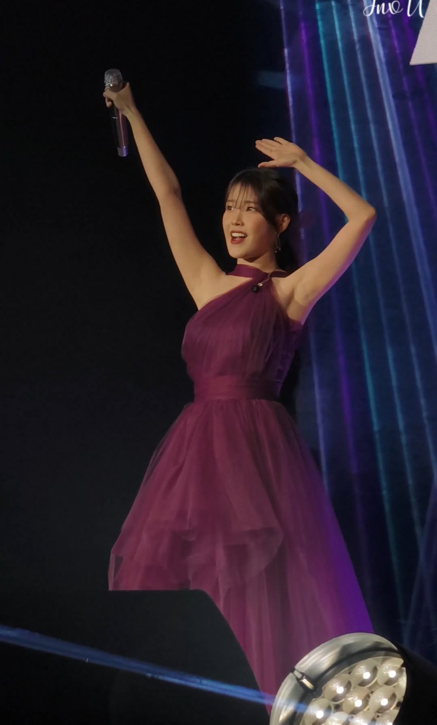 IU Sense Bora sleeveless dress armpits wide open