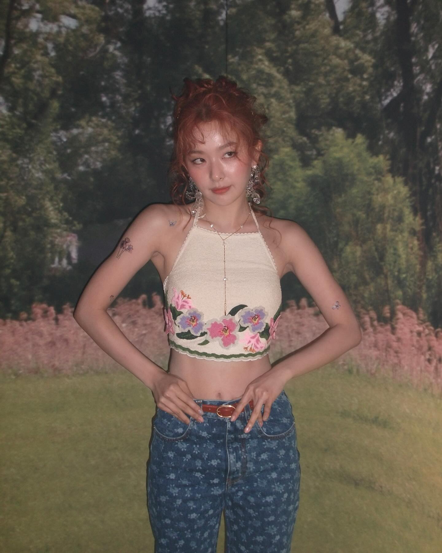 Red Velvet Seulgi Cool Back Halter Neck Crop Sleeveless Armpit