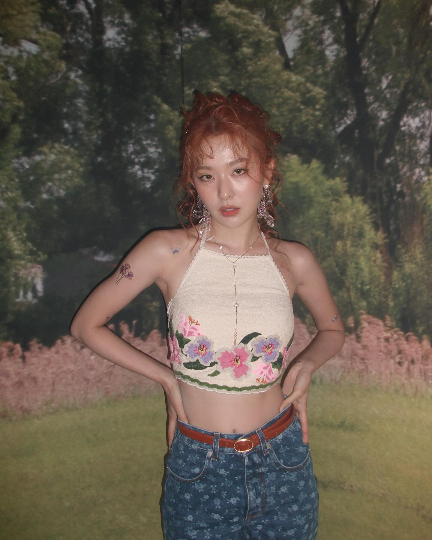 Red Velvet Seulgi Cool Back Halter Neck Crop Sleeveless Armpit