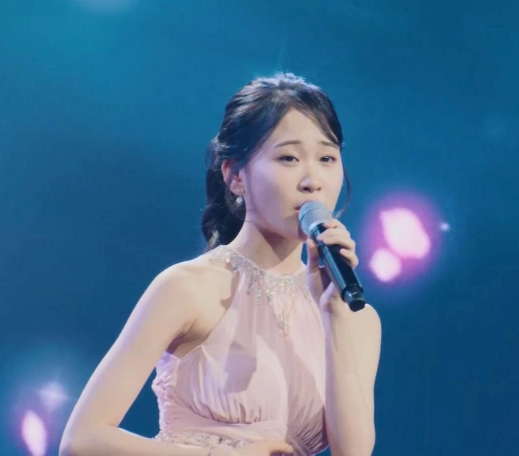 Singer Kim Da-hyun, born in 2009