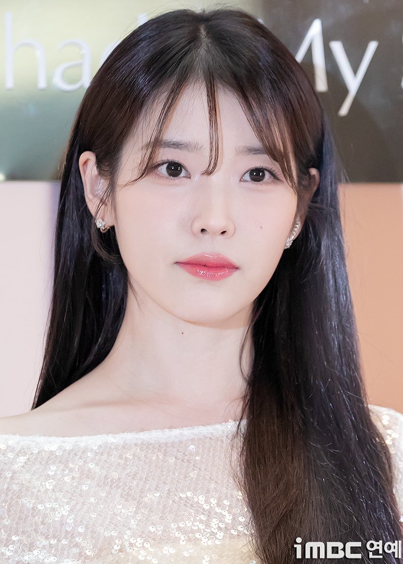 IU appeared at the Estee Lauder event