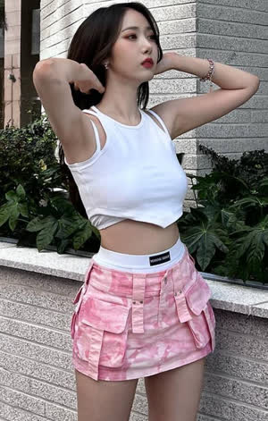 BBG Shinbi white crop sleeveless armpit