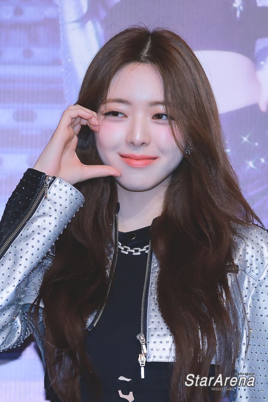 Yuna (ITZY)