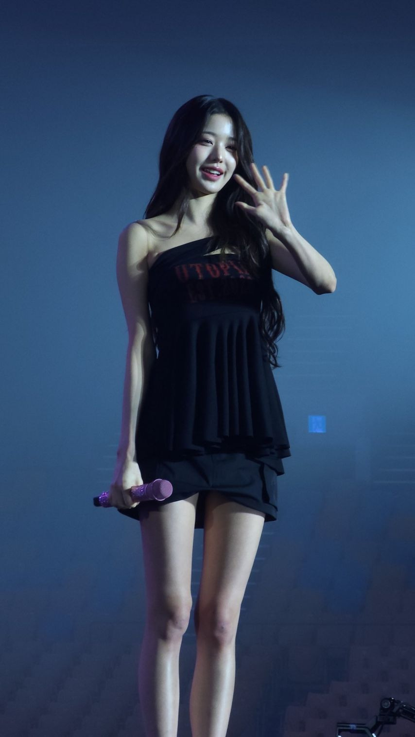 (SOUND)Ive World Tour Seoul Encon Jang Won-young black dress, smooth legs