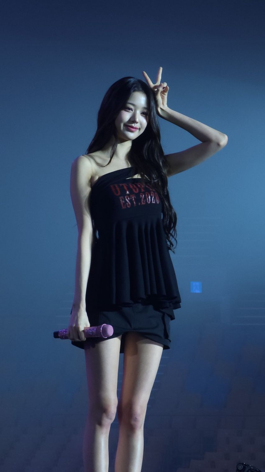 (SOUND)Ive World Tour Seoul Encon Jang Won-young black dress, smooth legs